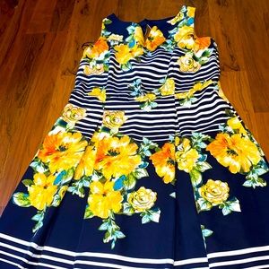 Navy Floral Pleated Dress 💛💙